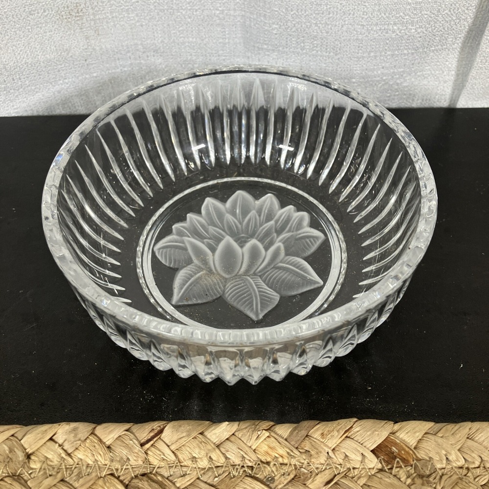 Lead Crystal Salad Bowl Frosted Lotus Flower‎ Pattern 5"